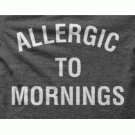 Camiseta Allergic-to-mornings-detalle Camiseta Allergic-to-mornings-detalle