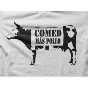 Camiseta Comed mas pollo-detalle