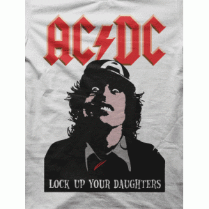 Camiseta Lock up your daughters-detalle