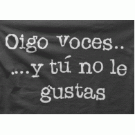 Camiseta Oigo Voces-detalle