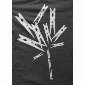 Camiseta Pinzas ropa-detalle