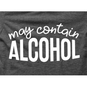 Camiseta Puede-contener-alcohol-detalle