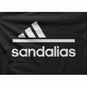 Camiseta Sandalias-detalle