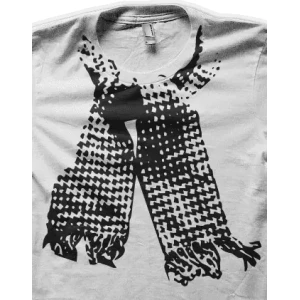 Camiseta bufanda-detalle