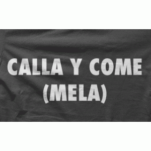 Camiseta calla y comemela-detalle