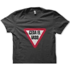 Camiseta ceda el vaso Camiseta ceda el vaso