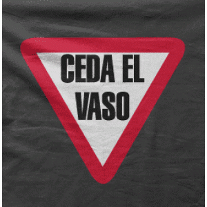 Camiseta ceda el vaso-detalle
