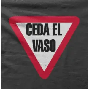 Camiseta ceda el vaso-detalle