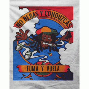 Camiseta fuma y vuela-detalle