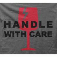 Camiseta handle with care-detalle Camiseta handle with care-detalle