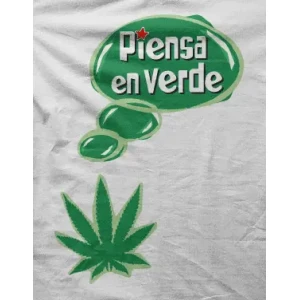 Camiseta piensa en verde-detalle