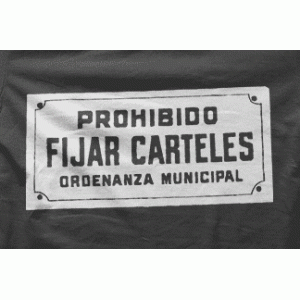 Camiseta prohibido fijar carteles-detalle