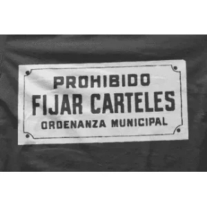 Camiseta prohibido fijar carteles-detalle