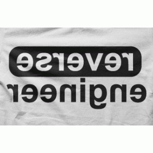 Camiseta reverse engineer-detalle