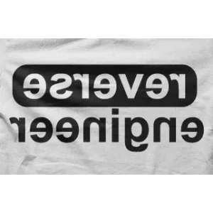 Camiseta reverse engineer-detalle