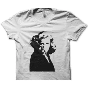 Camiseta tia con pistola