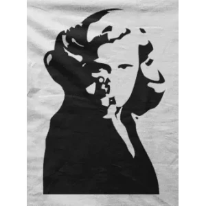 Camiseta tia con pistola-detalle