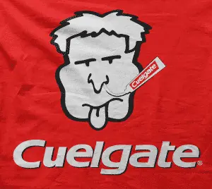 Camiseta Cuelgate-detalle