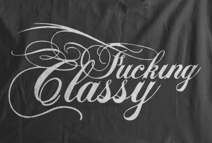 Camiseta Fucking classy-detalle