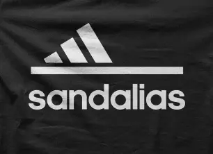 Camiseta Sandalias-detalle