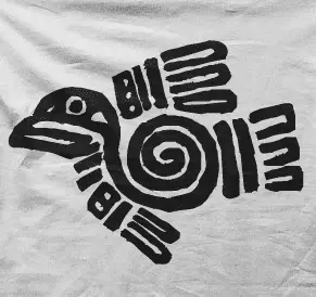 Camiseta pajaros arte tribal-detalle