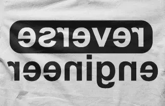 Camiseta reverse engineer-detalle